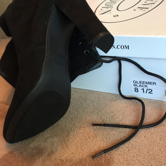NEW in Box! Steve Madden Black Suede Over the Knee Lace up Boot. Size 8.5 - Picture 4 of 4